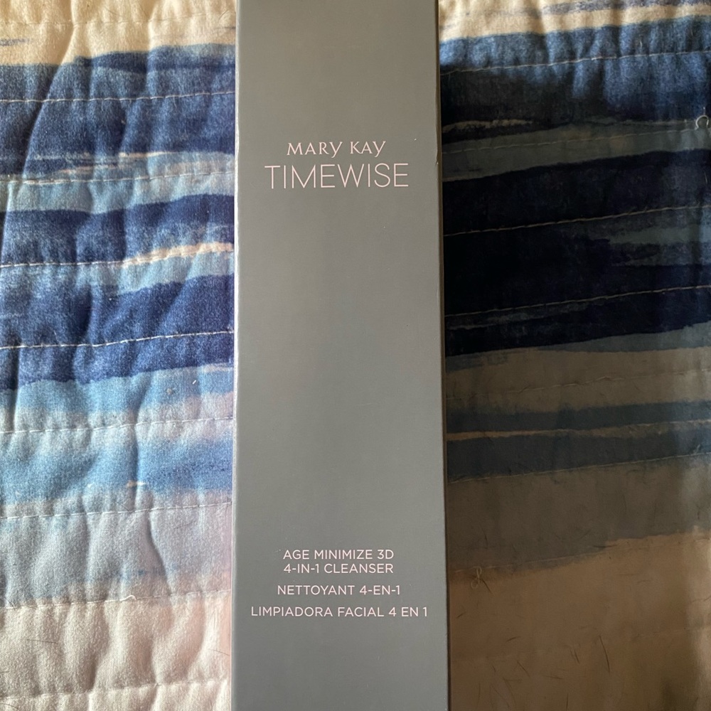Mary Kay 3 in o e cleanser